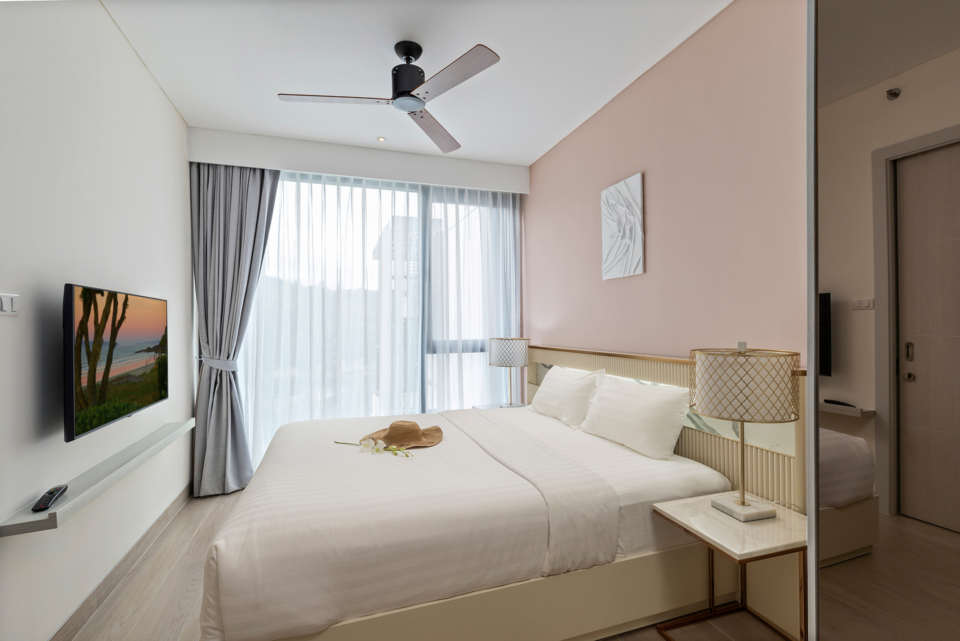 Грис - квартира с 1 спальней в Cassia Residences, сторона моря, вид на озеро